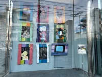 【魅力化記事05.12.19】郵便局に展示 (2)