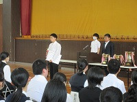【魅力化記事06.06.02】珠算県大会3年連続優勝表彰 (3)